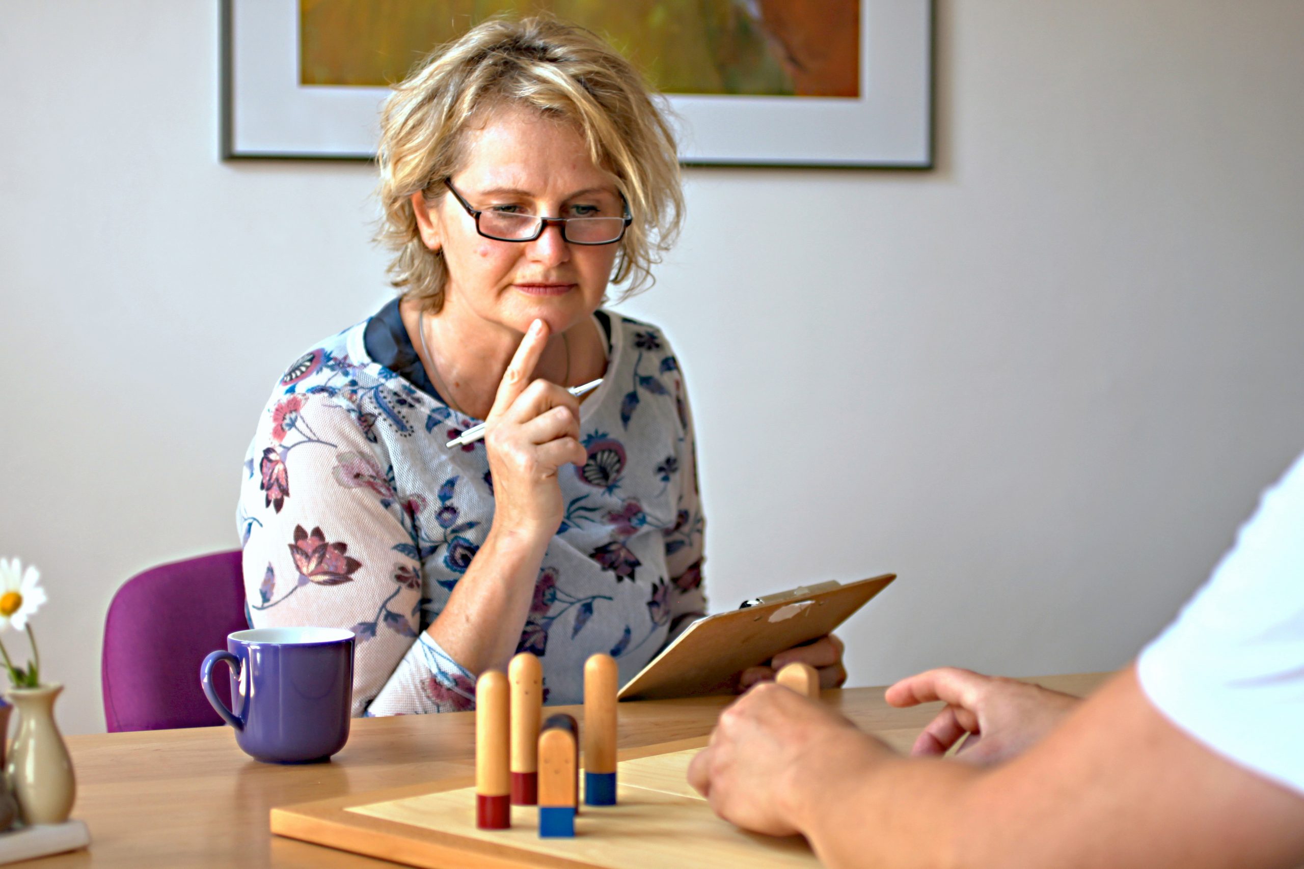 Familienaufstellung / systemische Aufstellung mit Holzfiguren Familienaufstellung mit Gesche Hanker